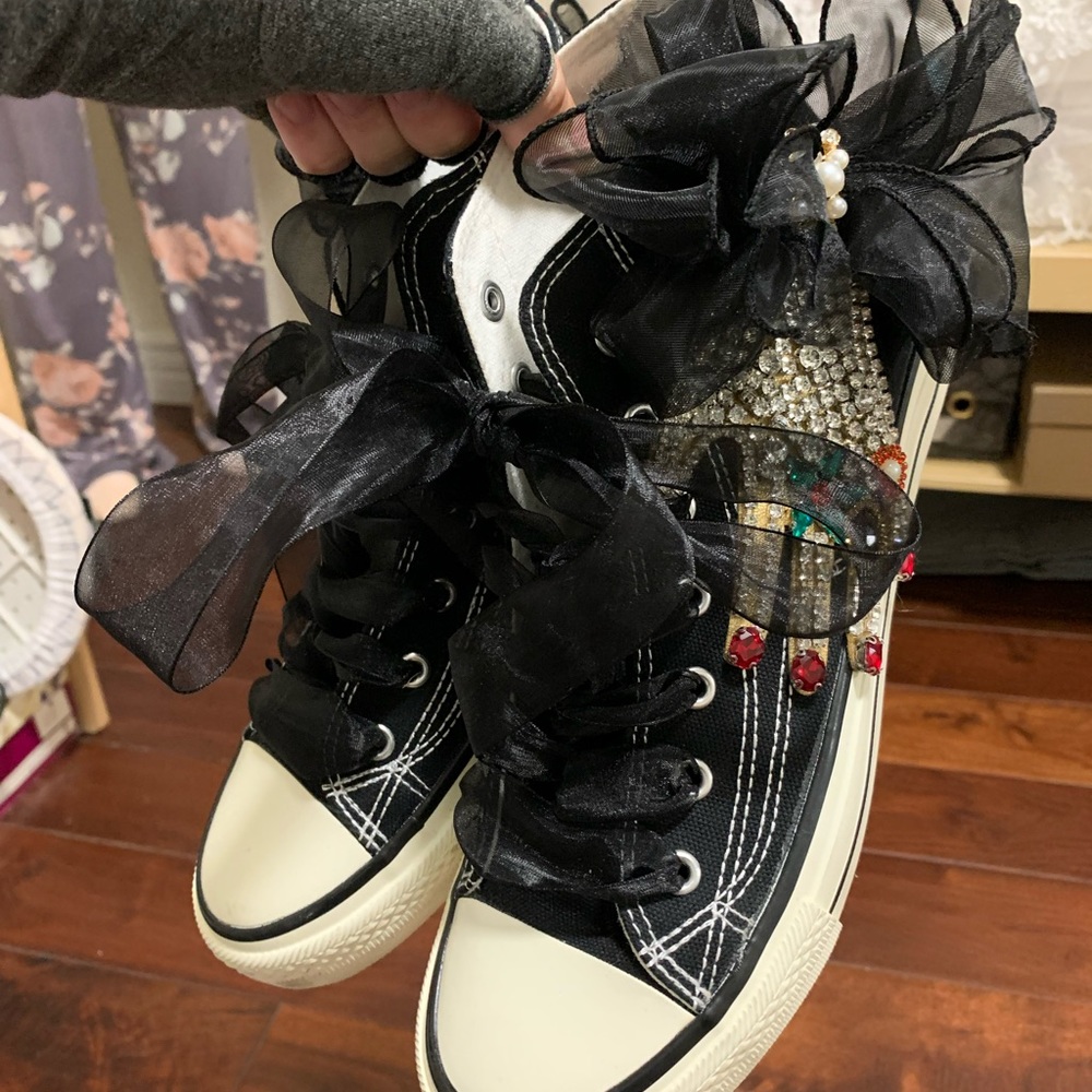 hand decorated Lace canvas shoes like new